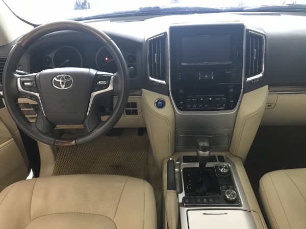Toyota Land Cruiser Bán Toyota Land Cruise 4.6  màu đen 2017
