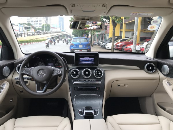 Mercedes-Benz glc300 2019 trắng