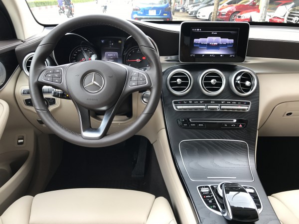 Mercedes-Benz glc300 2019 trắng