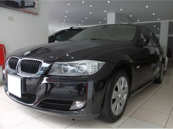 BMW 320 i,màu đen,sx 2011,nhập khẩu