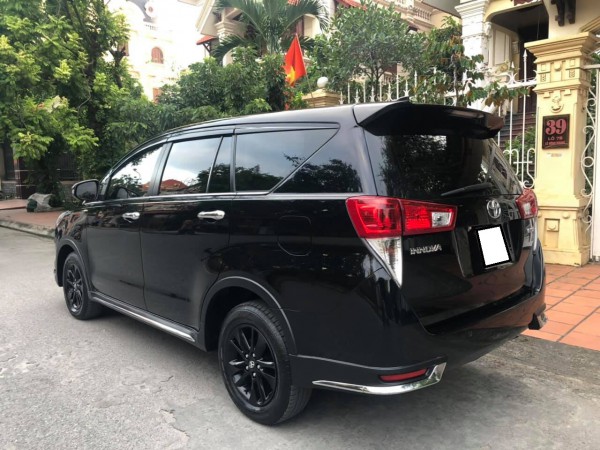 Toyota Innova ventuner 2018, số tự động, màu đen