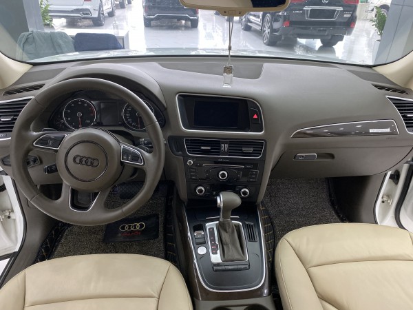 Audi Q5 Bán Audi Q5 2.0 ,màu trắng,nội thất kem,
