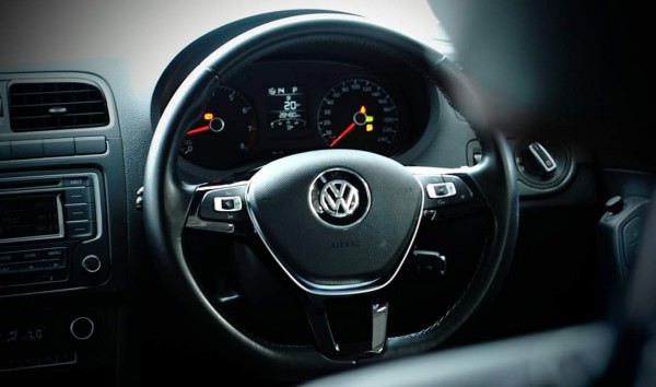 Volkswagen Polo Hatchback Màu Đỏ, tặng quà khủng