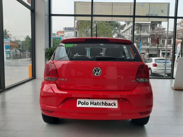 Volkswagen Polo Hatchback Màu Đỏ, tặng quà khủng