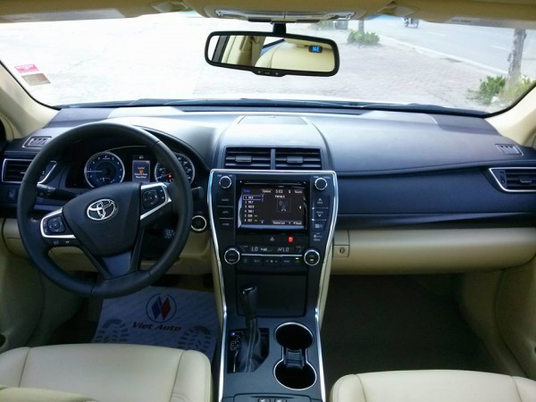 Toyota Camry XLE Mỹ 2.5L màu trắng model 2015