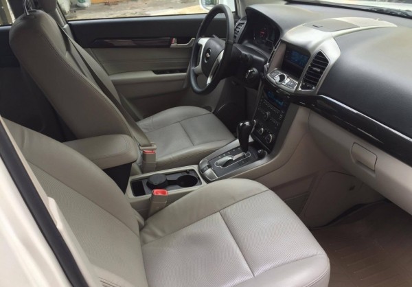 Chevrolet Captiva LTZ model 2016 số tự động màu trắng