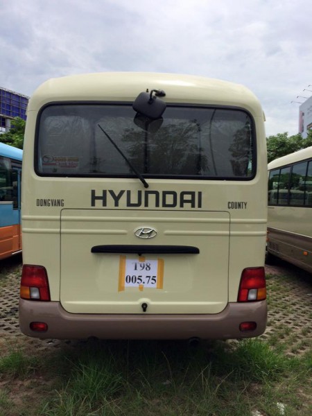 Hyundai Country đồng vàng 2016