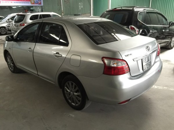 Toyota Vios màu bạc sx 2013 tên tư nhân biển hà nội