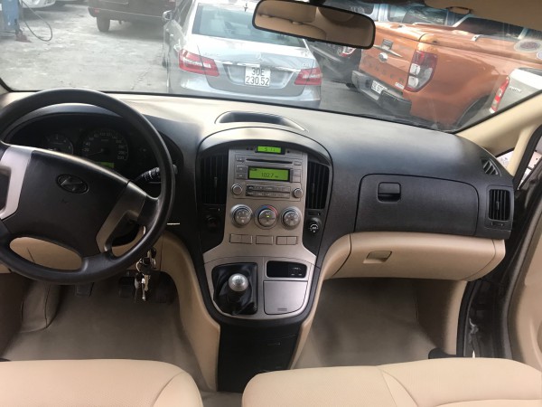 Hyundai Starex Bán xe Hyundai Starex,9 chỗ,máy dầu,2013