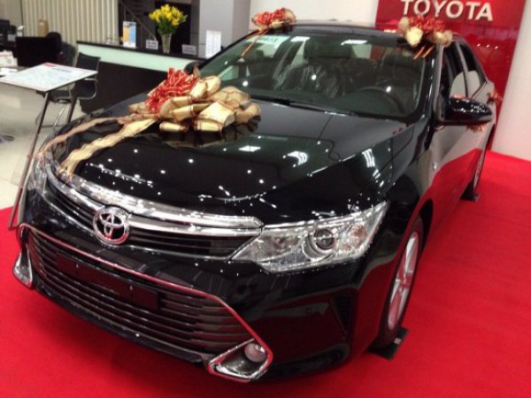 Toyota Camry 2.0E 2015 GIAO XE NGAY