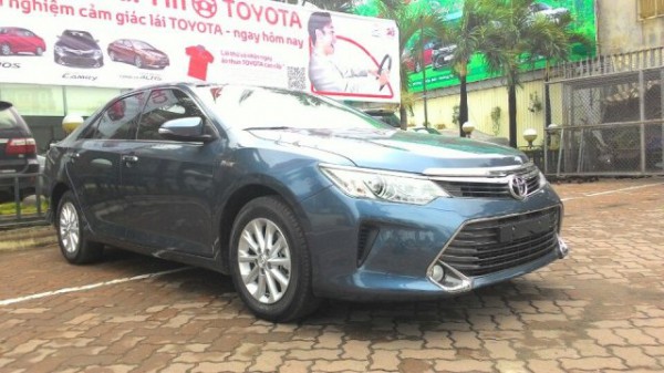 Toyota Camry 2.0E 2015 GIAO XE NGAY