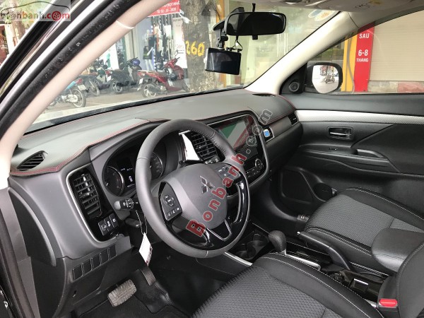 Mitsubishi Outlander Xe 2019, màu đen