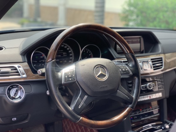 Mercedes-Benz E 400 1 chủ Mới N.H.Ấ.T SG