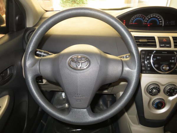 Toyota Vios bán xe Toyota Vios  màu bạc.đời 2009