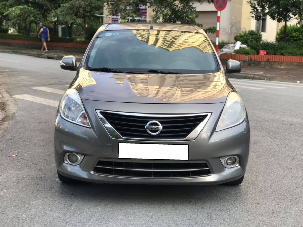 Nissan Sunny 2016, số tự động, màu xám hồng