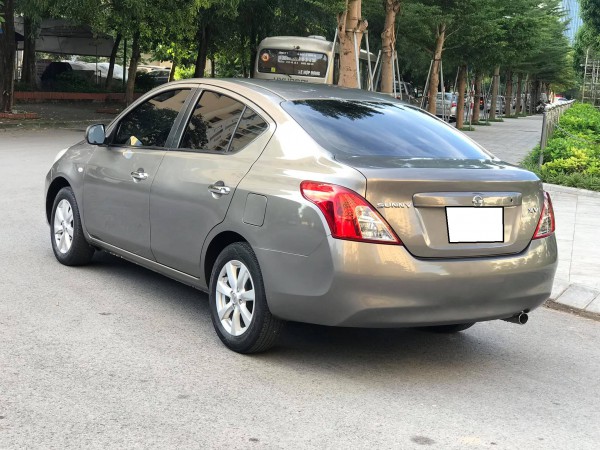 Nissan Sunny 2016, số tự động, màu xám hồng