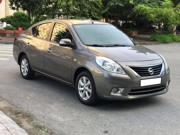 Nissan Sunny 2016, số tự động, màu xám hồng