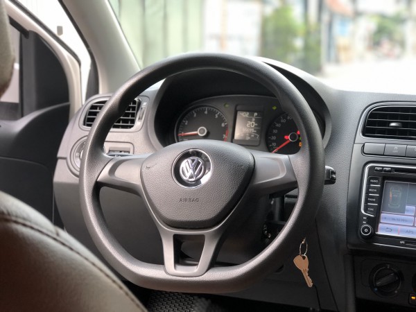 Volkswagen Polo nhập khẩu nguyên chiếc