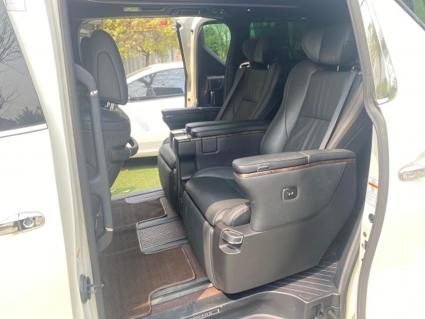 Toyota Land Cruiser Bán Toyota Alphard model và đăng ký 2022