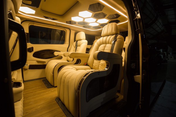 Ford Tourneo Premium – Limousine đẳng cấp