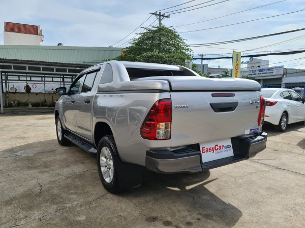 Toyota Hilux đời 2019, màu Bạc, nhập khẩu Thái Lan