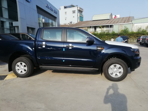 Ford Ranger Ranger XLS 2020 Deep Blue ưu đãi 24tr