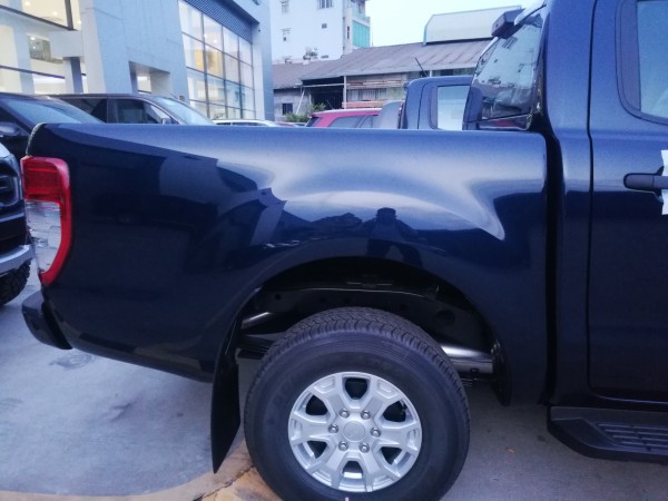 Ford Ranger Ranger XLS 2020 Deep Blue ưu đãi 24tr