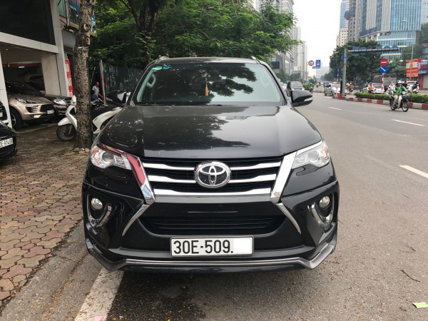 Toyota Fortuner 2017 đen