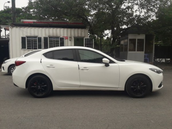 Mazda 3 Bán Mazda3 1.5AT màu trắng 2016