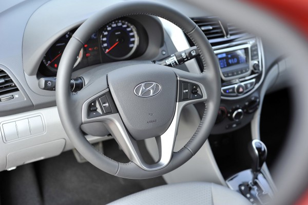 Hyundai Accent số tự động, xe có sẵn đủ màu, giá ưu đãi