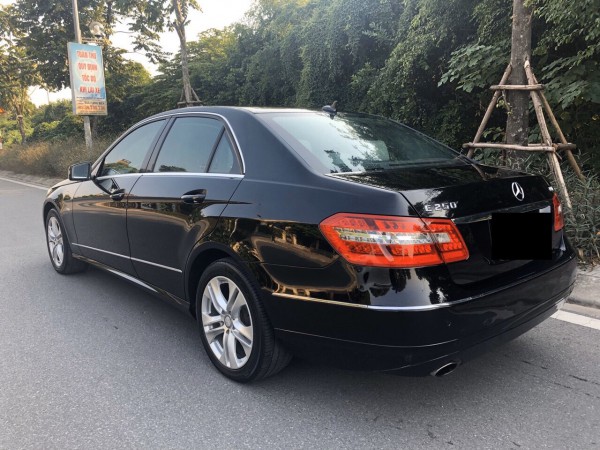 Mercedes-Benz E 250 đời 2009 màu đen, giá tốt