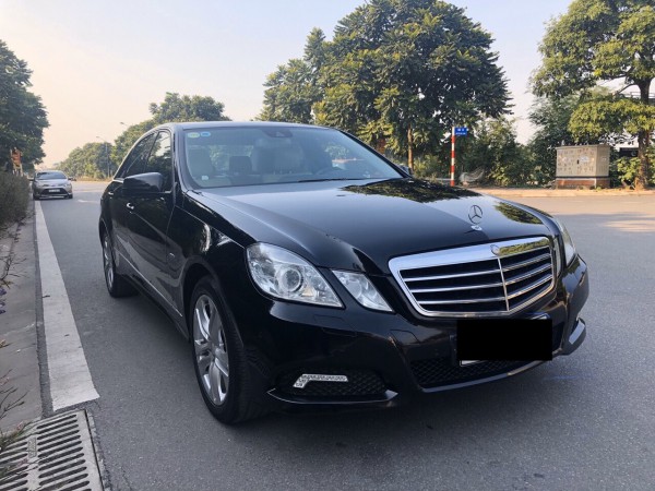 Mercedes-Benz E 250 đời 2009 màu đen, giá tốt