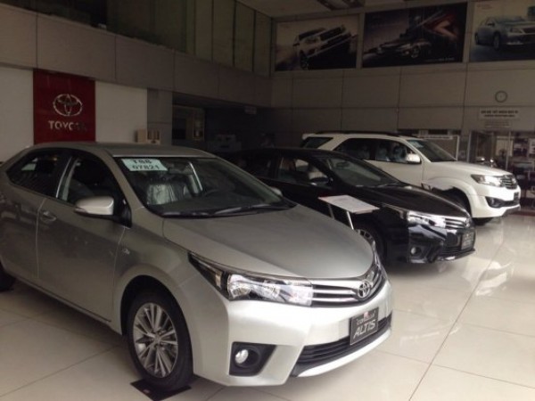 Toyota Corolla Altis 1.8G 2015 GIAO XE NGAY