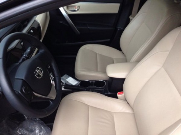 Toyota Corolla Altis 1.8G 2015 GIAO XE NGAY