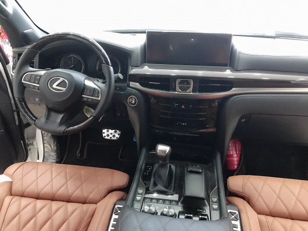 Lexus LX 570 Bán Lexus LX570 màu trắng ,4 chỗ.2019