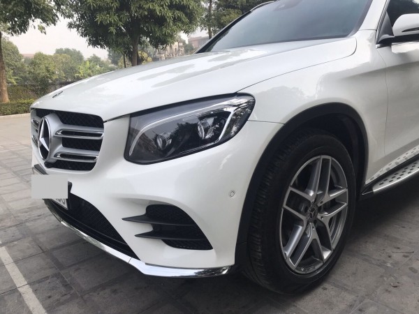 Mercedes-Benz GLC300 vin 2018 màu trắng, giá cực tốt