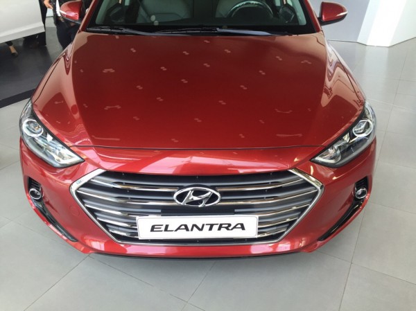 Hyundai Elantra 2017, giảm ngay 10 triệu + tặng bảo hiểm