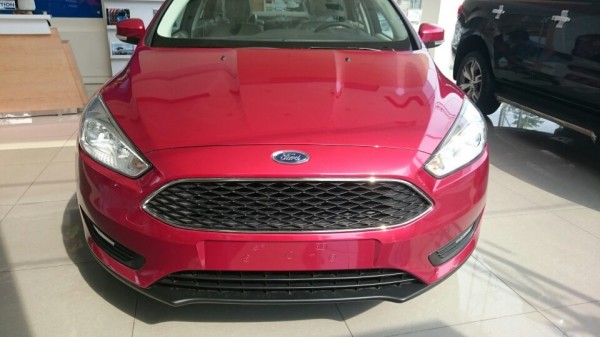 Ford Focus Giá xe Ford Focus mới 2018