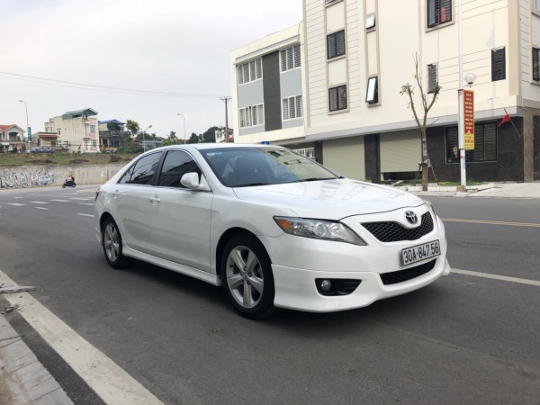 Toyota Camry 2009 màu trắng, giá 755tr