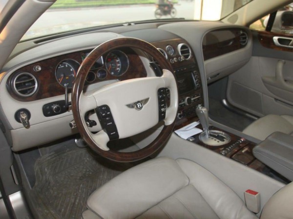 Bentley Continental Flying Spur Sản xuất 2009 nhập khẩu Anh