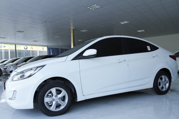 Hyundai Accent 1.4 nhập giá bằng xe nắp giáp trong nước