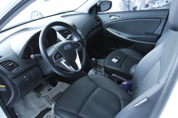 Hyundai Accent 1.4 nhập giá bằng xe nắp giáp trong nước