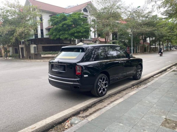 Rolls Royce Phantom Bán Rolls Royce Cullinan Black Badge2022