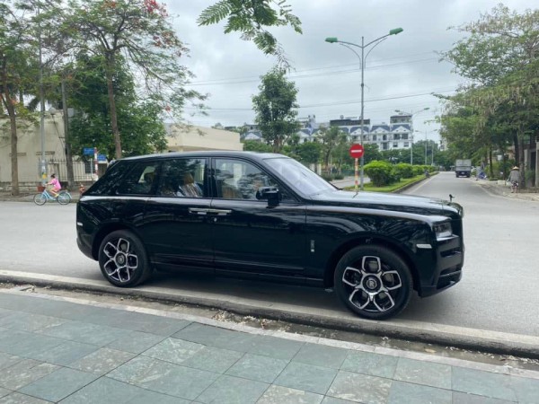 Rolls Royce Phantom Bán Rolls Royce Cullinan Black Badge2022