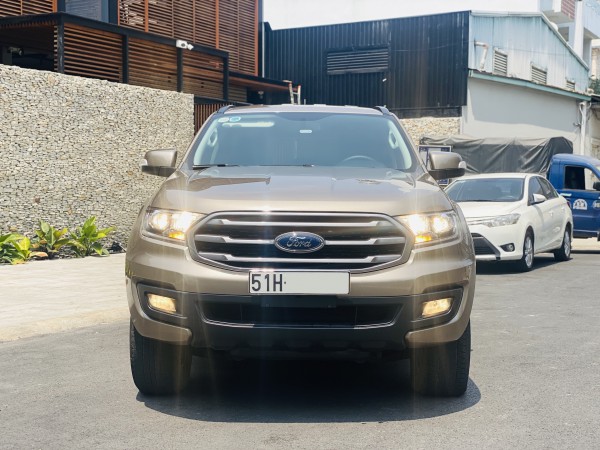 Ford Everest 12-2019 Màu Vàng Cát nhập Thái Lan