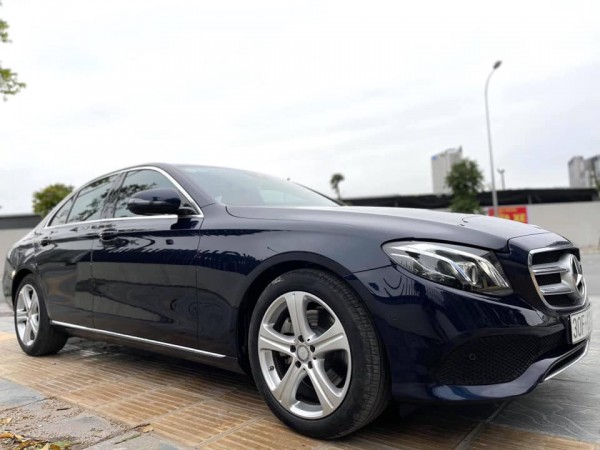 Mercedes-Benz E 250 Xanh Kem 2018 - Gía tốt