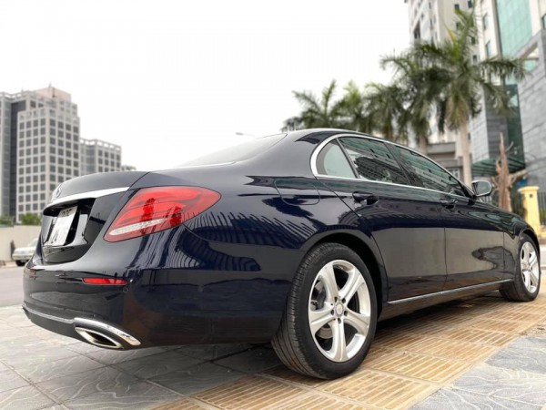 Mercedes-Benz E 250 Xanh Kem 2018 - Gía tốt