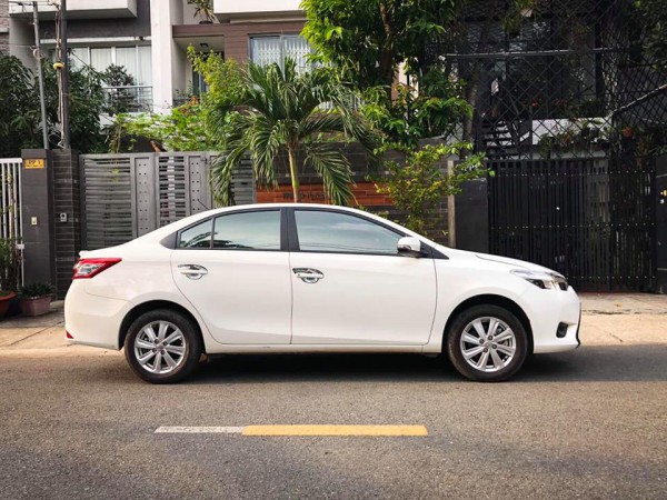 Toyota Vios Bán lại  Vios 2017 số sàn, màu trắng