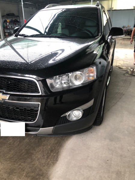 Chevrolet Captiva LTZ model 2013, màu đen.