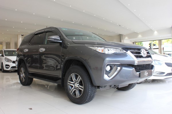 Toyota Fortuner Bán Fortuner lướt 8000km, biển Sài Gòn